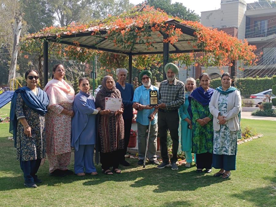 रोज फेस्टिवल में इकोग्रीन एनवायरमेंट सोसाइटी के पार्क को मिला पहला स्थान