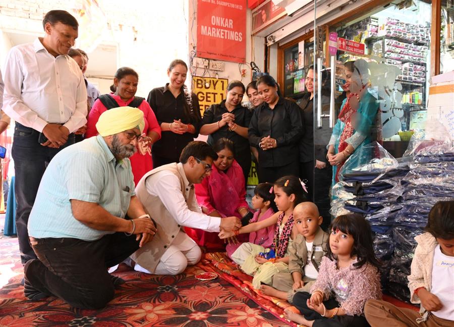 ओंकार चैरिटेबल फाउंडेशन ने 51 कन्याओं का पूजन कर अष्टमी और रामनवमी पर्व मनाया