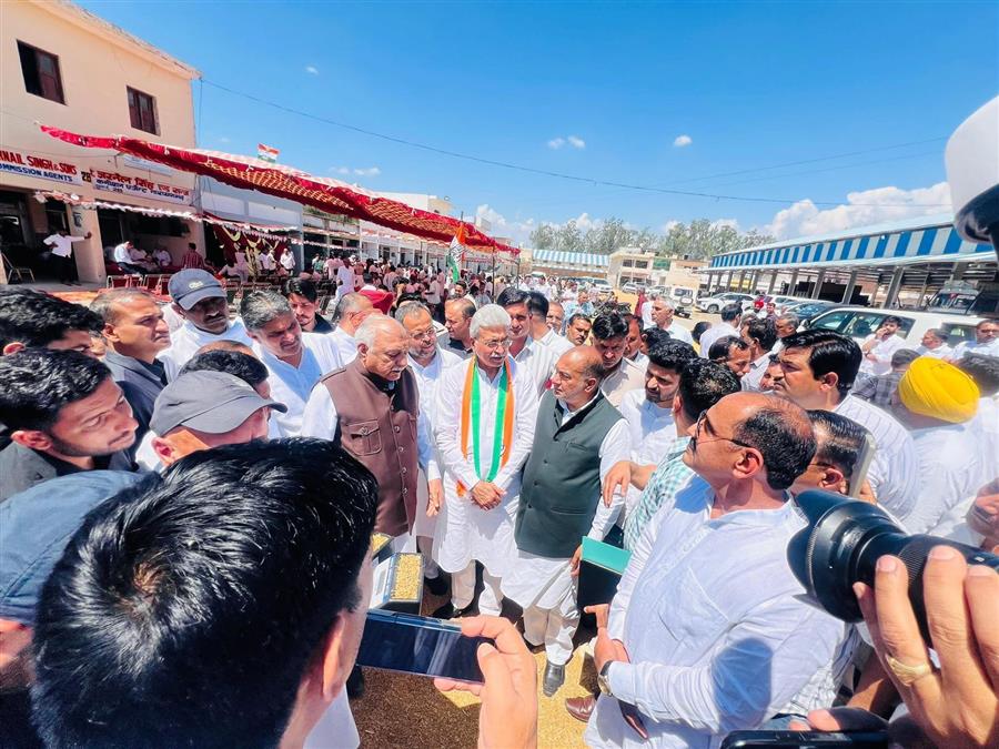 कांग्रेस नेताओं ने नारायणगढ़ एवं संढौरा मंडियों का दौरा कर, परिस्थितियों का जायजा लिया