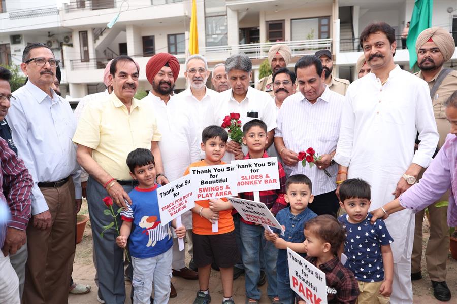 सेक्टर-46 सी के नेबरहुड पार्क का नवीनीकरण, सांसद मनीष तिवारी ने किया उद्घाटन