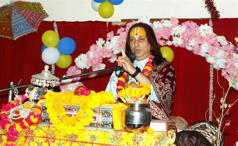 श्रीमद्भागवत कथा में श्रीकृष्ण लीलाओं का भावपूर्ण वर्णन किया कथा व्यास ने