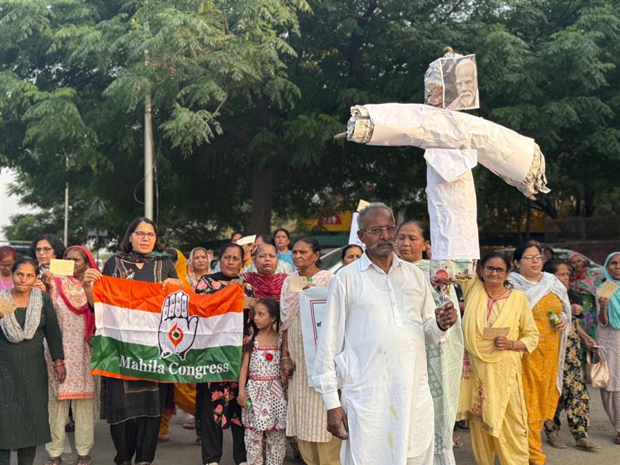 चंडीगढ़ में महिला कांग्रेस द्वारा “पोस्टकार्ड अभियान” चलाया गया