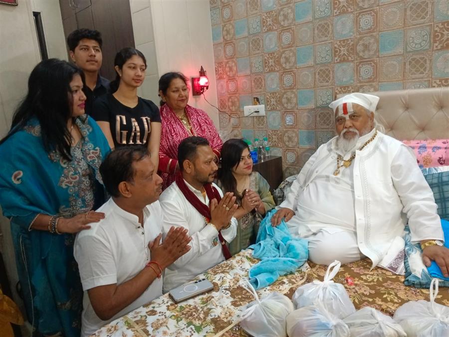 महंत श्री श्री 1008 श्री राम सुंदर दास जी महाराज के दर्शनों को उमड़े श्रद्धालु
