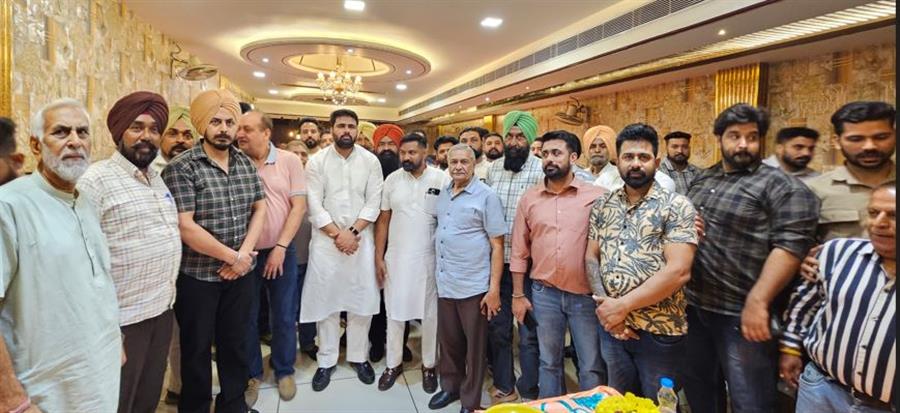 भाजपा नेता अक्षय शर्मा ने “मेरा बूथ सबसे मजबूत” अभियान के तहत वार्ड 5 और वार्ड 10 में की बैठकें