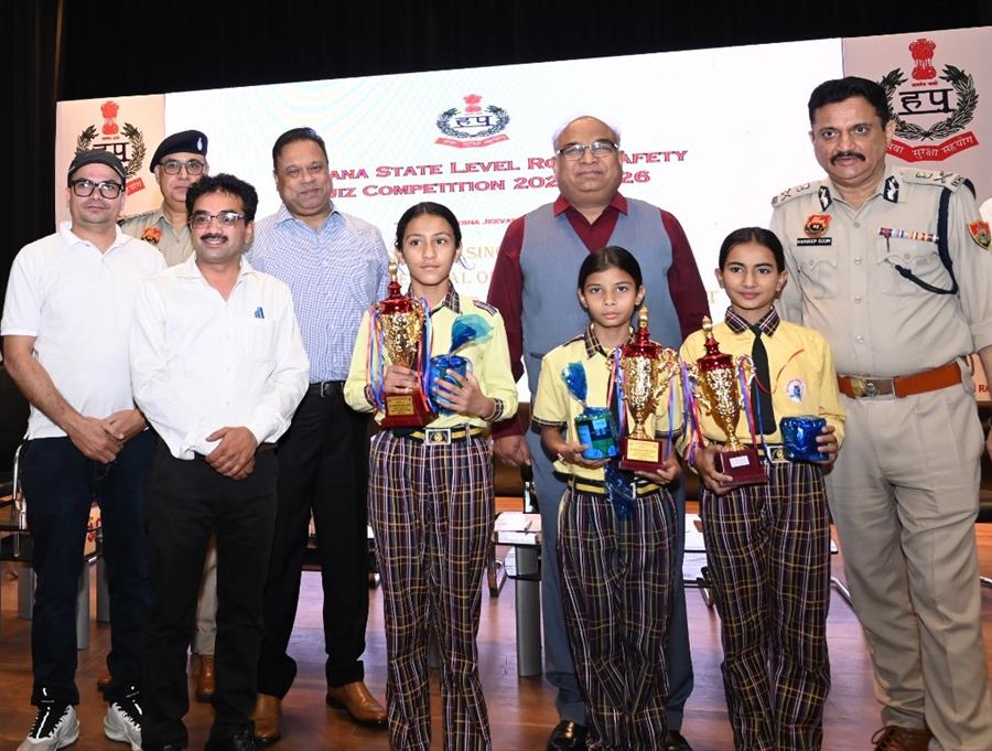 सड़क सुरक्षा को लेकर पंचकूला में आयोजित की गई आठवीं हरियाणा राज्य स्तरीय सड़क सुरक्षा प्रश्नोत्तरी प्रतियोगिता।
