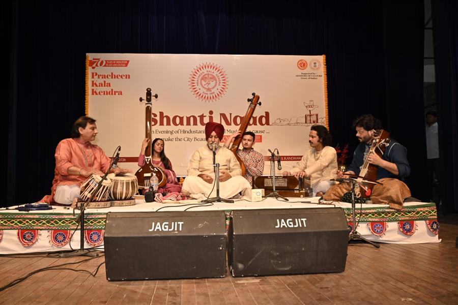 संगीत से सजी शाम में डॉ मलकीत सिंह जंडियाला द्वारा शास्त्रीय संगीत की प्रस्तुति