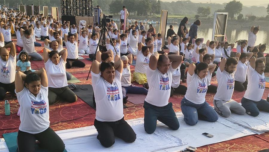 सेंट्रल बैंक ऑफ इंडिया द्वारा सुखना लेक पर अंतरराष्ट्रीय योग दिवस 2026 का भव्य आयोजन