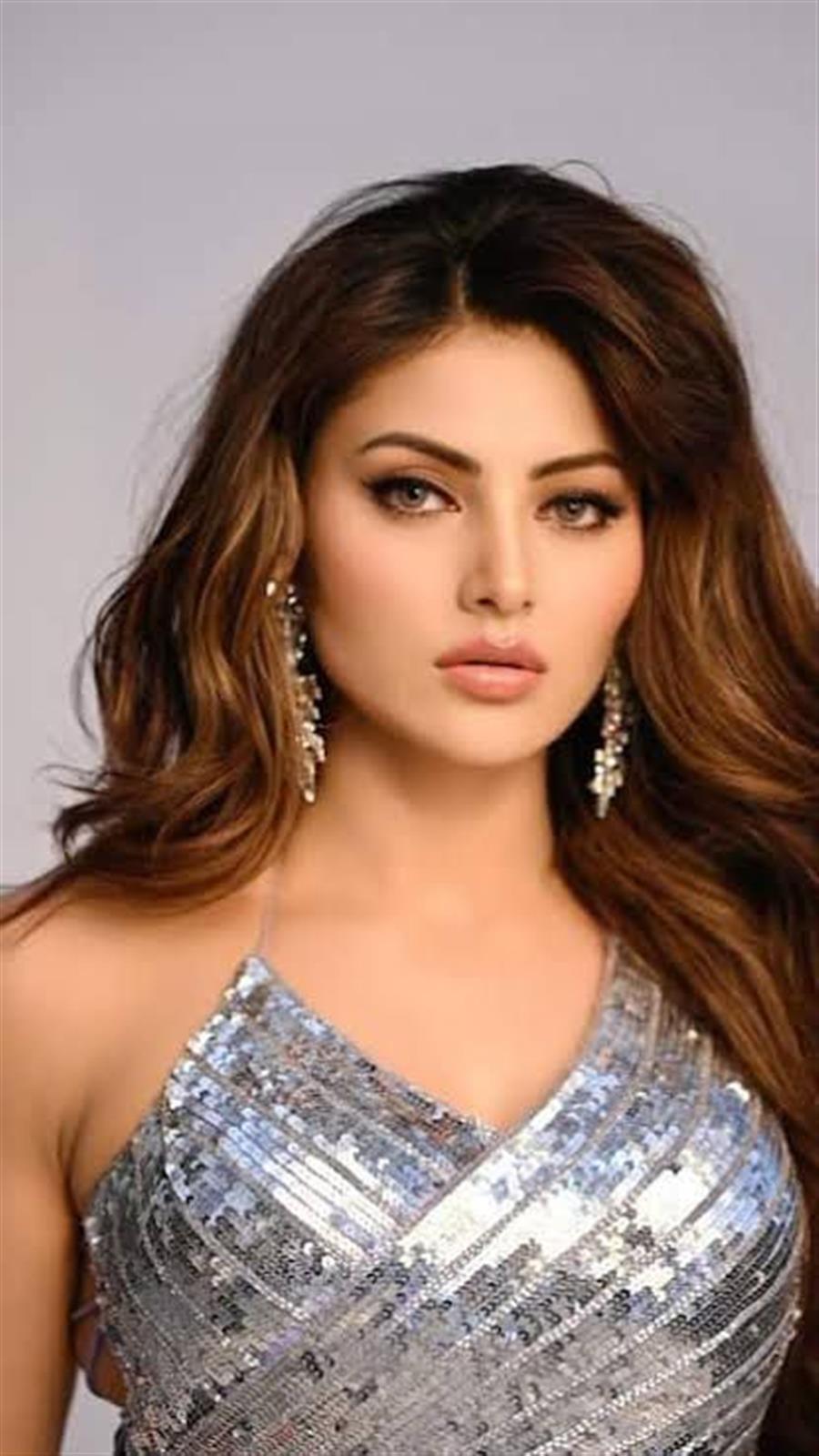 10 सालों से हो रही है उर्वशी रौतेला पर प्रेम पत्रों की बारिश