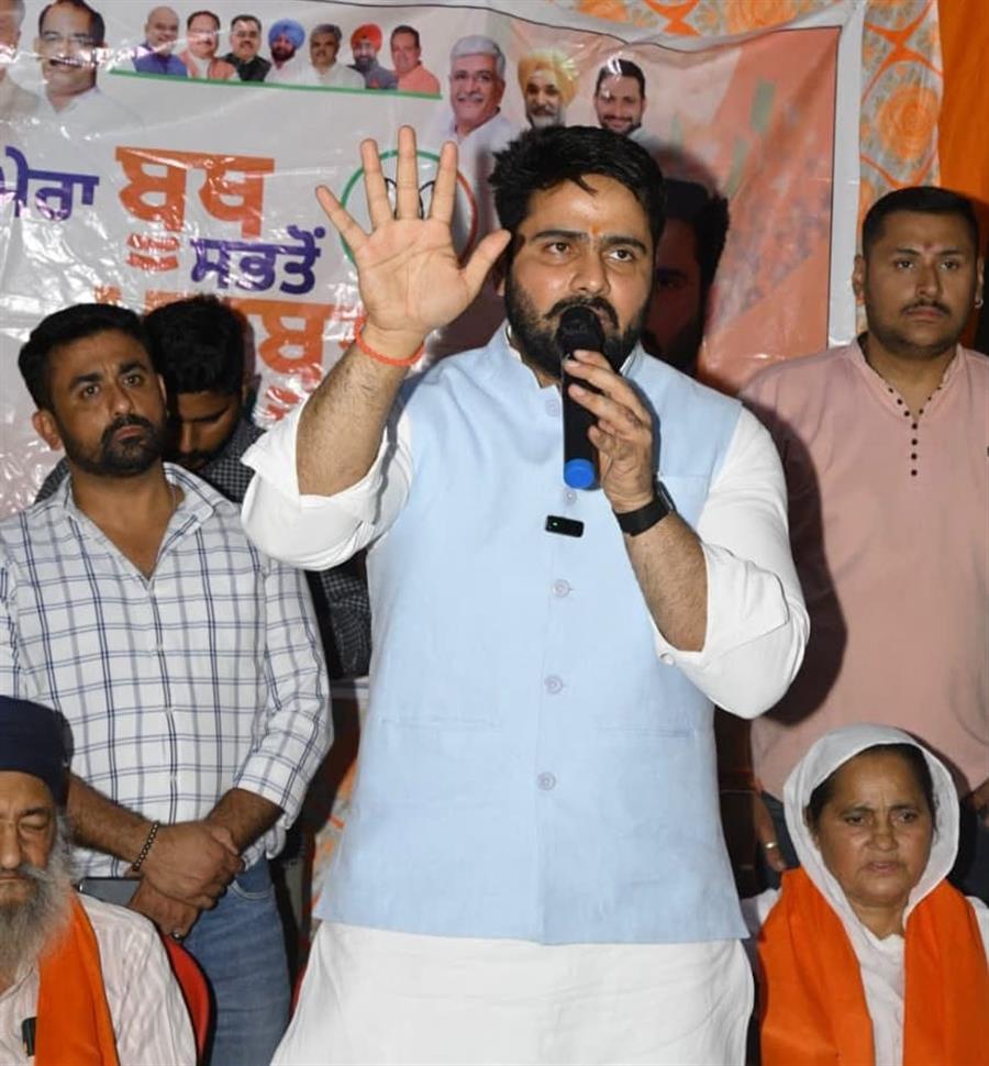 कुर्सी की लड़ाई में उलझी कांग्रेस, पंजाब के मुद्दे पूरी तरह गायब: अक्षय शर्मा