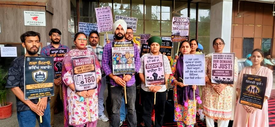 डब्बल एमएससी और पीएचडी डिग्री होल्डर पंजाब में रोजगार के बिना धक्के खाने को हैं मजबूर : परमिंदर सिंह भुल्लर