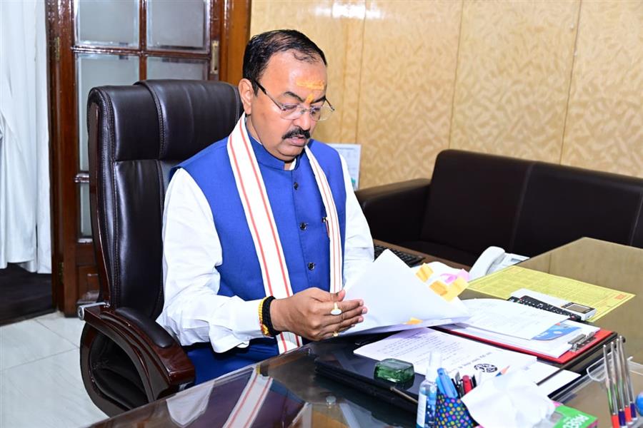 स्वतंत्रता दिवस पर ग्राम पंचायत से लेकर जिला स्तर तक भव्य ध्वजारोहण एवं राष्ट्रभक्ति कार्यक्रम आयोजित किए जाएं : केशव प्रसाद मौर्य