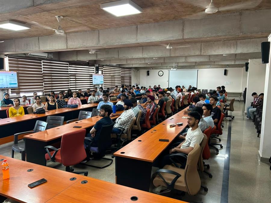 राजकीय कॉर्मस कॉलेज में लाइब्रेरी ओरिएंटेशन प्रोग्राम का आयोजन  