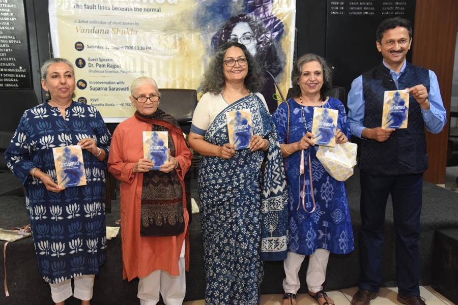 प्रसिद्ध वरिष्ठ पत्रकार डॉ. वंदना शुक्ला की लघु कथा संग्रह  Unclaimed का विमोचन