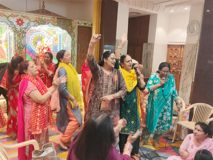 सावन के अंतिम सोमवार पर श्री सनातन धर्म मंदिर सेक्टर-46 में उमड़ा शिव भक्तों का सैलाब