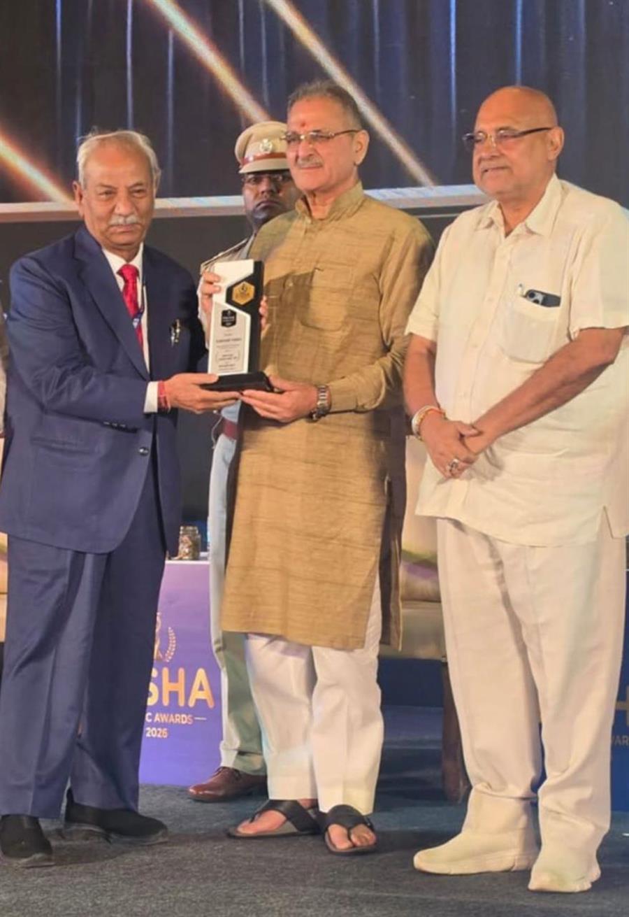 समाज के लिए उत्कृष्ट योगदान के लिए हिमाचल प्रदेश के राज्यपाल ने किया सुरिंदर वर्मा को सम्मानित