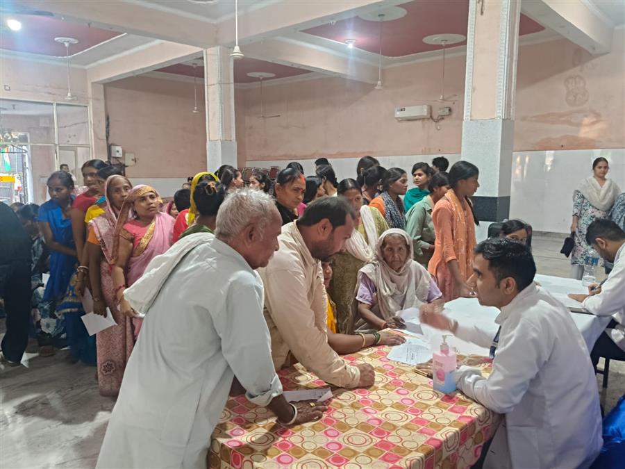 बापूधाम में निशुल्क चिकित्सा शिविर में 165 लोगों के स्वास्थ्य की जांच, निशुल्क दवाइयां वितरित