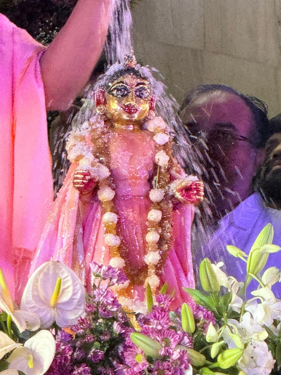 श्री चैतन्य गौड़ीय मठ में धूमधाम से मनाई गई राधाष्टमी