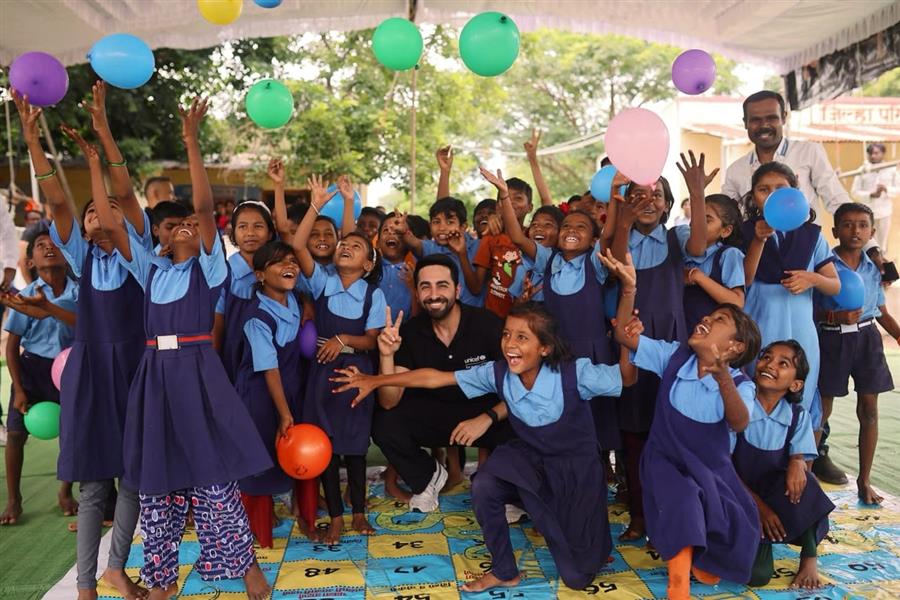 बच्चों का बचपन परिस्थितियों की भेंट नहीं चढ़ना चाहिए: आयुष्मान खुराना