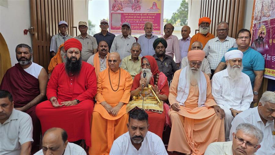 गौशालाओं को 61 रुपये प्रति गौवंश प्रतिदिन की सहायता देने की मांग, अनिश्चितकालीन भूख हड़ताल शुरू