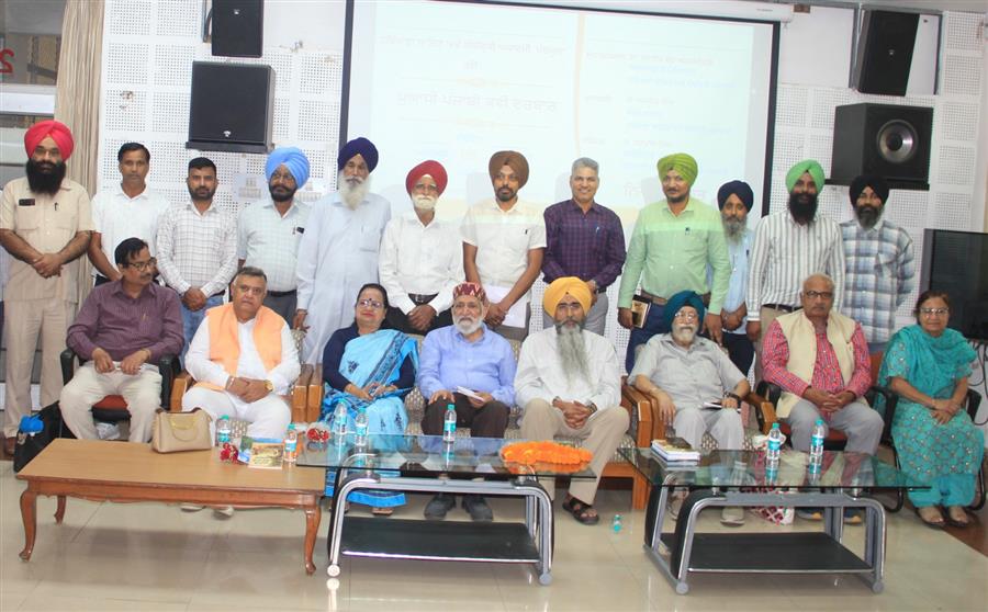 पुआधी पंजाबी कवि दरबार का आयोजन किया गया