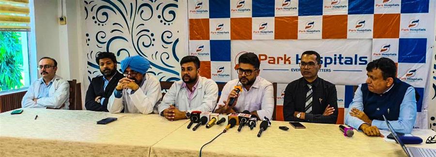 भारत में महिलाओं में होने वाले कैंसर में स्तन कैंसर सबसे आम; 60% मामलों में देर से होती है पहचान: डॉ. संदीप