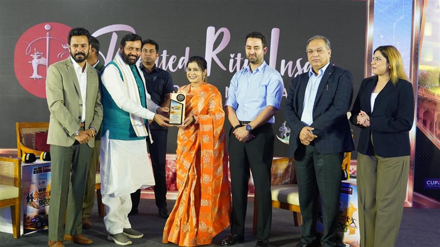 रितु इंसान को महिला सशक्तिकरण में योगदान के लिए हरियाणा के मुख्यमंत्री ने किया सम्मानित