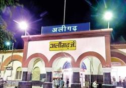 अलीगढ़़ में पटाखे जलाने को लेकर सांप्रदायिक हिंसा