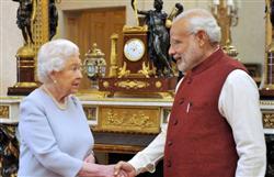 महारानी एलिजाबेथ से मिले पीएम मोदी