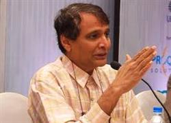 रेलमंत्री सुरेश प्रभु ने सुशासन एक्सप्रेस को दिखाई हरी झंडी