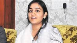 मुलायम की पुत्रवधु अपर्णा भी आमिर के विरोध में उतरी