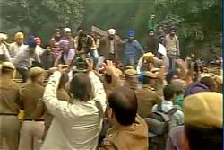 केजरीवाल के घर के बाहर अकाली दल का धरना