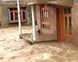 अमेरिका के मध्य पश्चिमी इलाकों में बाढ़ का कहर बढ़ा