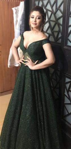 पायल घोष ने बेस्ट डेब्यूटेंट का अवॉर्ड जीता और उनके नए हॉट अवतार को काफी पसंद किया गया।