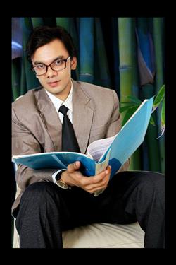 लीड एक्टर और डायरेक्टर के तौर पर डेब्यू कर रहे हैं आशीष भारती