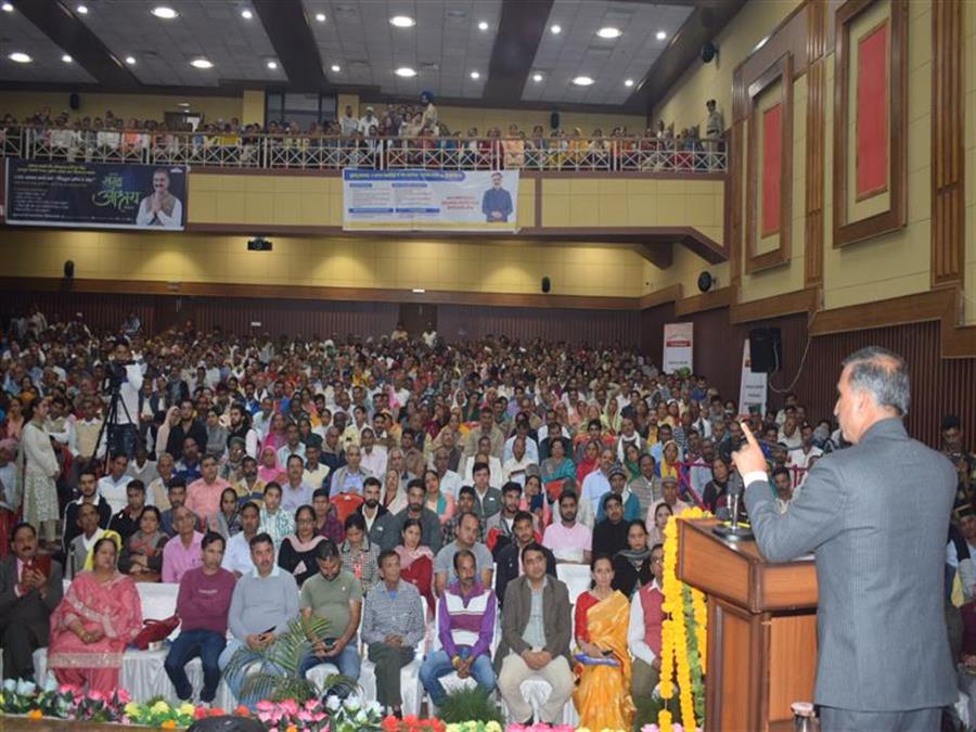 मुख्यमंत्री ने बिलासपुर के आपदा प्रभावित 1162 परिवारों को वितरित की 8.97 करोड़ रुपये की मुआवज़ा राशि