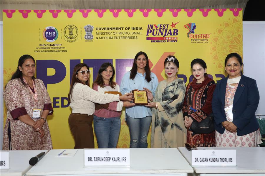 PHDCCI honored women entrepreneurs