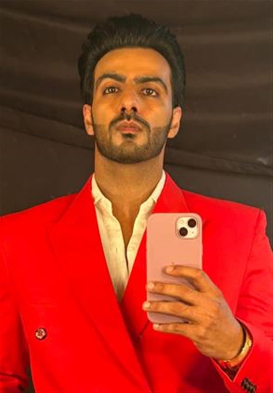 ज़ी पंजाबी के मुख्य अभिनेता पुनीत भाटिया ने वेलेंटाइन फैशन टिप्स साझा किए !!