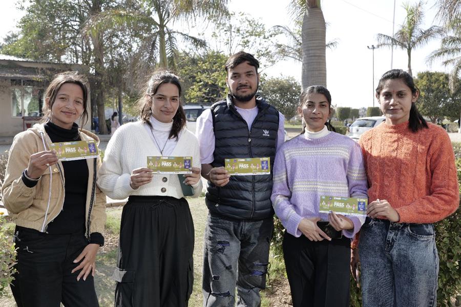 रयात एंड बाहरा युनिवर्सिटी और पीयू में सीसीएल मैच के पास प्राप्त कर खुश हुये स्टूडेंट्स
