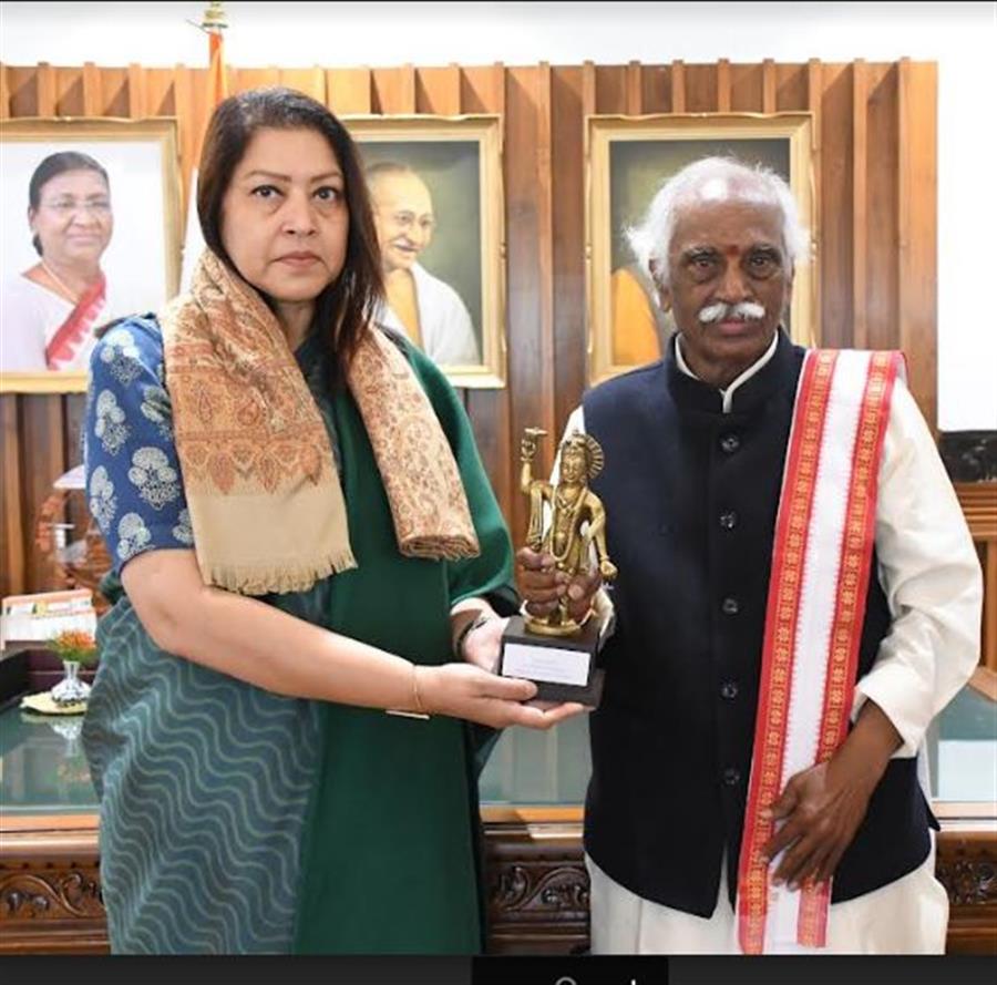 राज्यपाल ने प्रधान मुख्य आयकर आयुक्त चंडीगढ़ के नेतृत्व में 6 नवनियुक्त आई.आर.एस. प्रशिक्षु अधिकारियों ने शिष्टाचार मुलाकात की