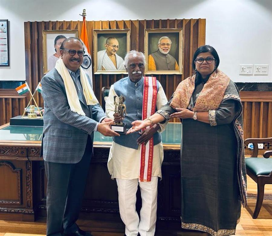 राज्यपाल  ने महान वैज्ञानिक एवं भारत बायोटेक के कार्यकारी अध्यक्ष डा. कृष्णा एम. एला से शिष्टाचार मुलाकात की