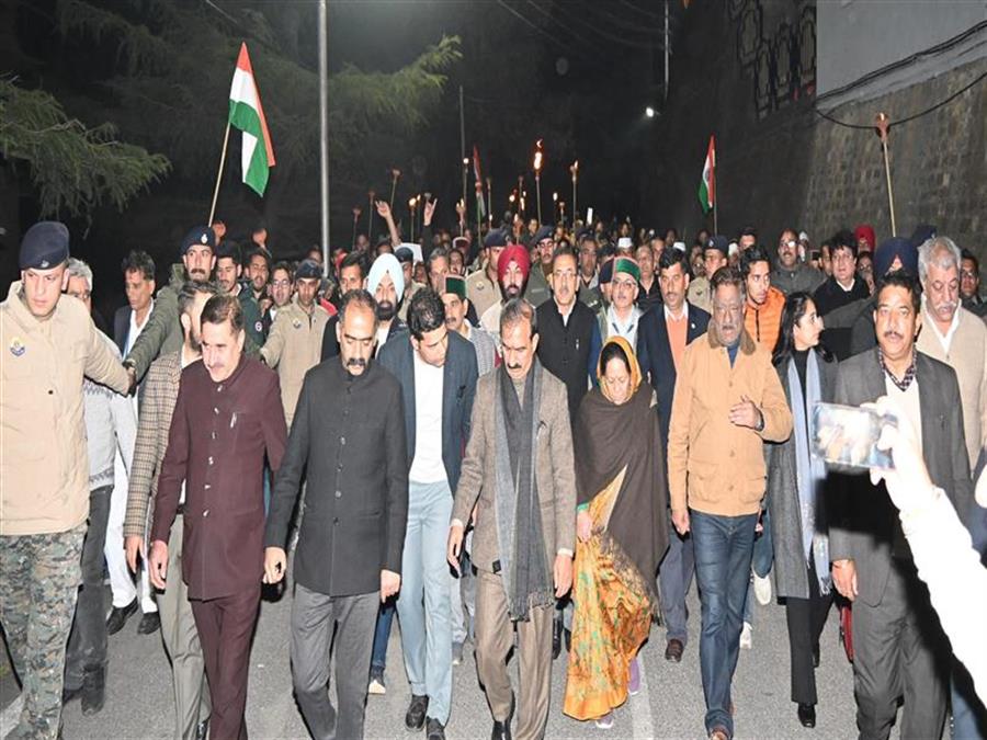 प्रदेश कांग्रेस कमेटी के मशाल जुलूस में शामिल हुए मुख्यमंत्री