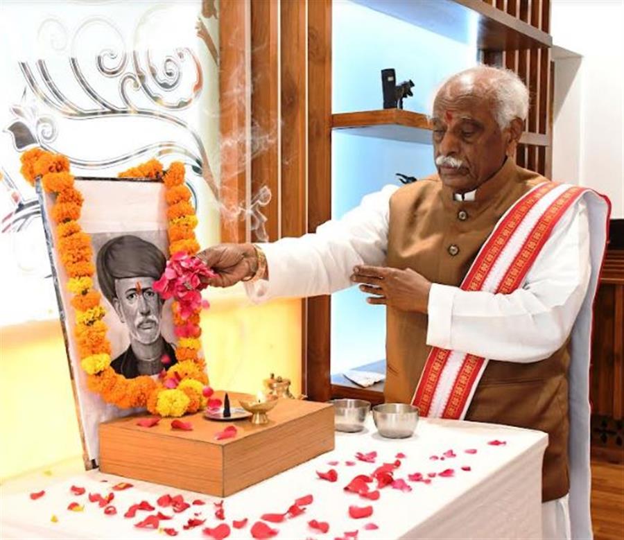 राज्यपाल ने राजभवन में महात्मा ज्योतिबा फुले को उनकी जयंती पर विनम्र श्रद्धांजलि अर्पित कर नमन किया