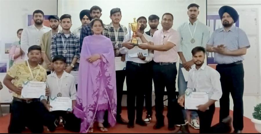 खालसा कॉलेज में वार्षिक पुरस्कार वितरण समारोह में 250 से अधिक मेधावी छात्रों को किया गया सम्मानित