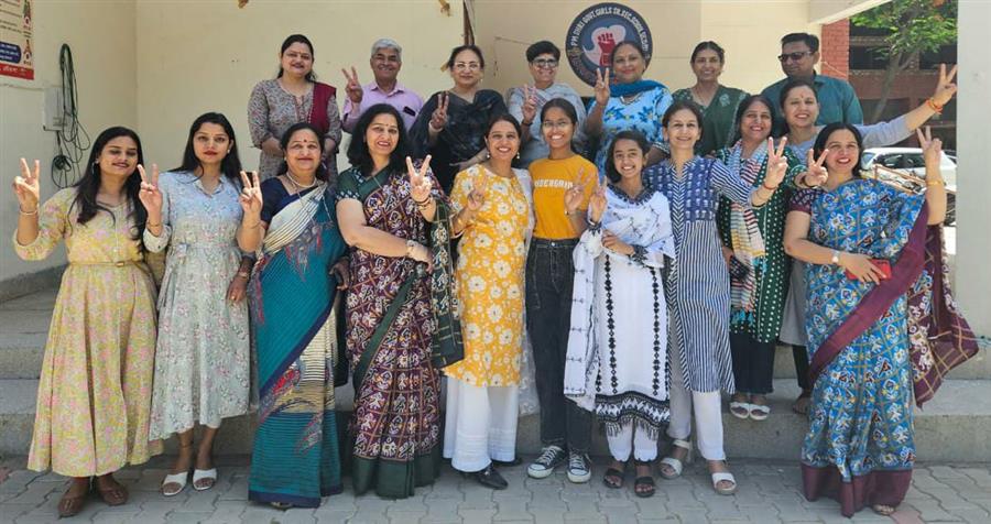 पीएम श्री राजकीय कन्या वरिष्ठ माध्यमिक विद्यालय, सेक्टर 15, पंचकूला की 12वीं कक्षा का परिणाम रहा जिला स्तर पर उत्कृष्ट