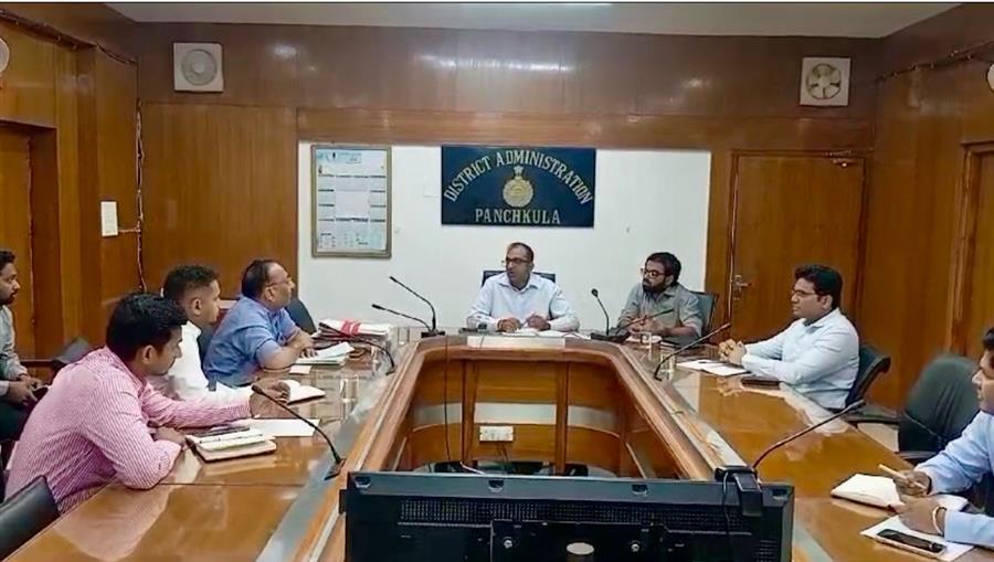 उपायुक्त ने अवैध अतिक्रमण को रोकने और अनाधिकृत कालोनियों के लिए गठित जिला स्तरीय टास्क फोर्स के साथ की बैठक