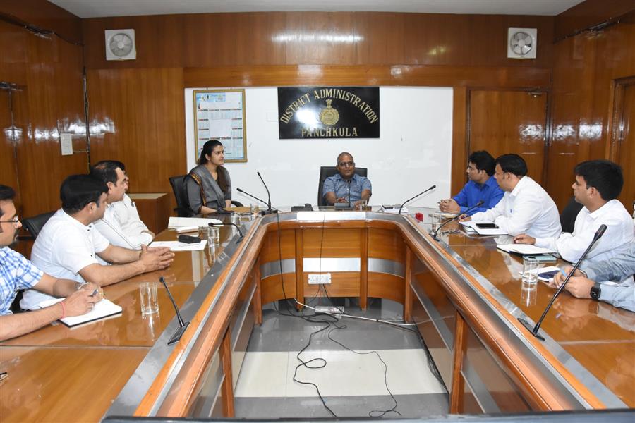 एक्सपेंडिचर अब्जर्वर लोकसभा अंबाला ने चुनाव निगरानी के लिए गठित विभिन्न टीमों के साथ आयोजित की बैठक