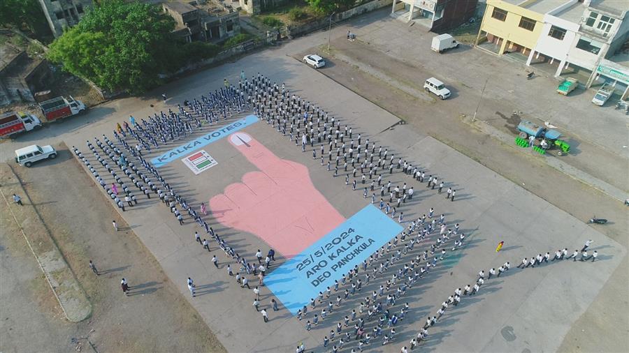 राजकीय माॅडल स्कूल के 1000 विद्यार्थियों ने हाथों में स्लोगन व पेंटिंग लेकर जागरूकता के नारे लगाते हुए रैली से मतदान के प्रति किया जागरूक*