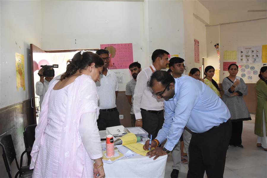 जिला में लगभग 62.8 प्रतिशत, कालका विधानसभा में लगभग 66.6 और पंचकूला विधानसभा में लगभग 59.4 प्रतिशत