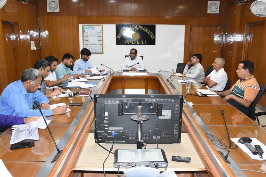 उपायुक्त ने घग्गर नदी में प्रदूषण रोकने को लेकर संबंधित अधिकारियों के साथ आयोजित बैठक की करी अध्यक्षता