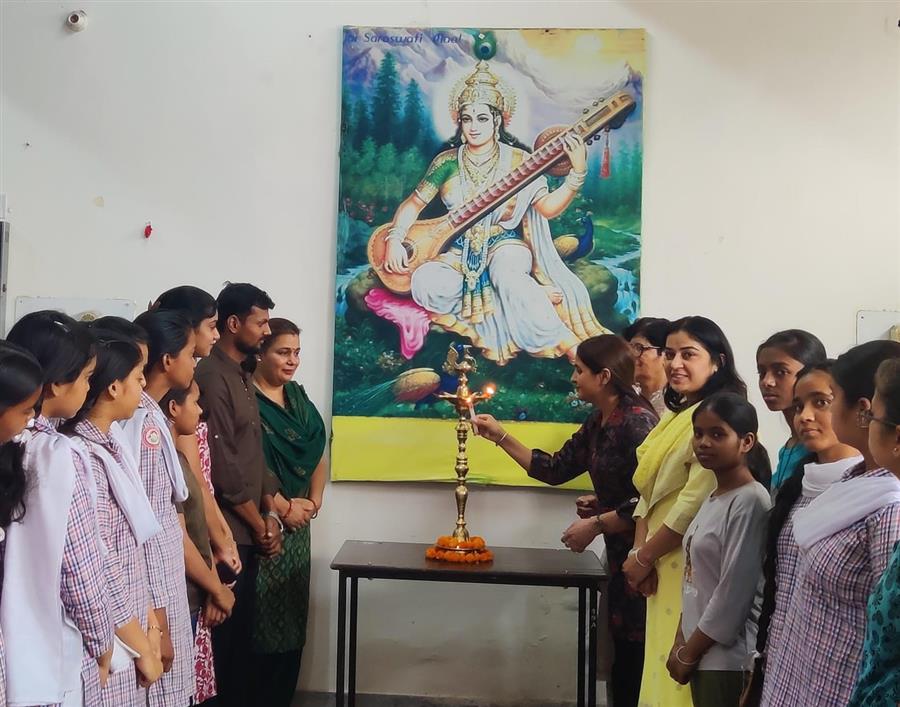 विद्यार्थियों को मूर्ति कला, रिलीफ आर्ट, 3-डी मॉडलिंग, क्राफ्ट और हरियाणवी संस्कृति के कलात्मक विषय का प्रशिक्षण शुरू